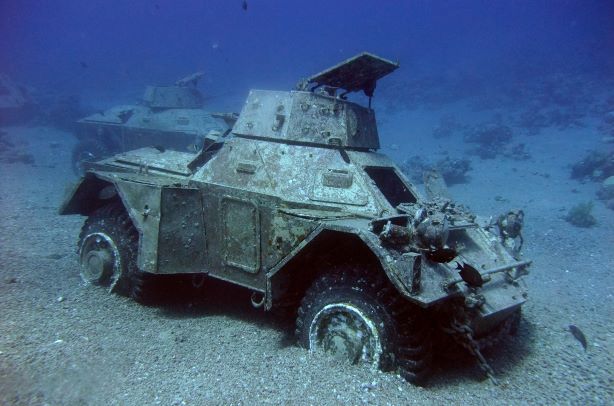 underwater-ferret-armoured-car-in-aqaba-red-sea-jordan