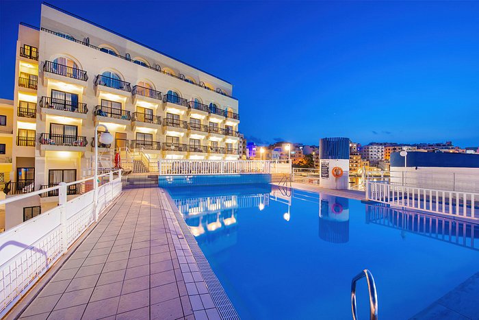 hotel-overlooking-pool